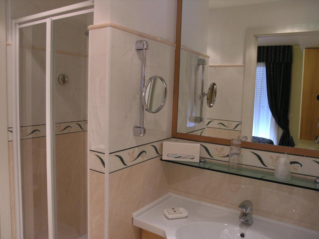 Aparthotel England Riccione Bilik gambar